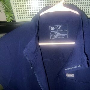 Figs Women's Navy Technical Vest